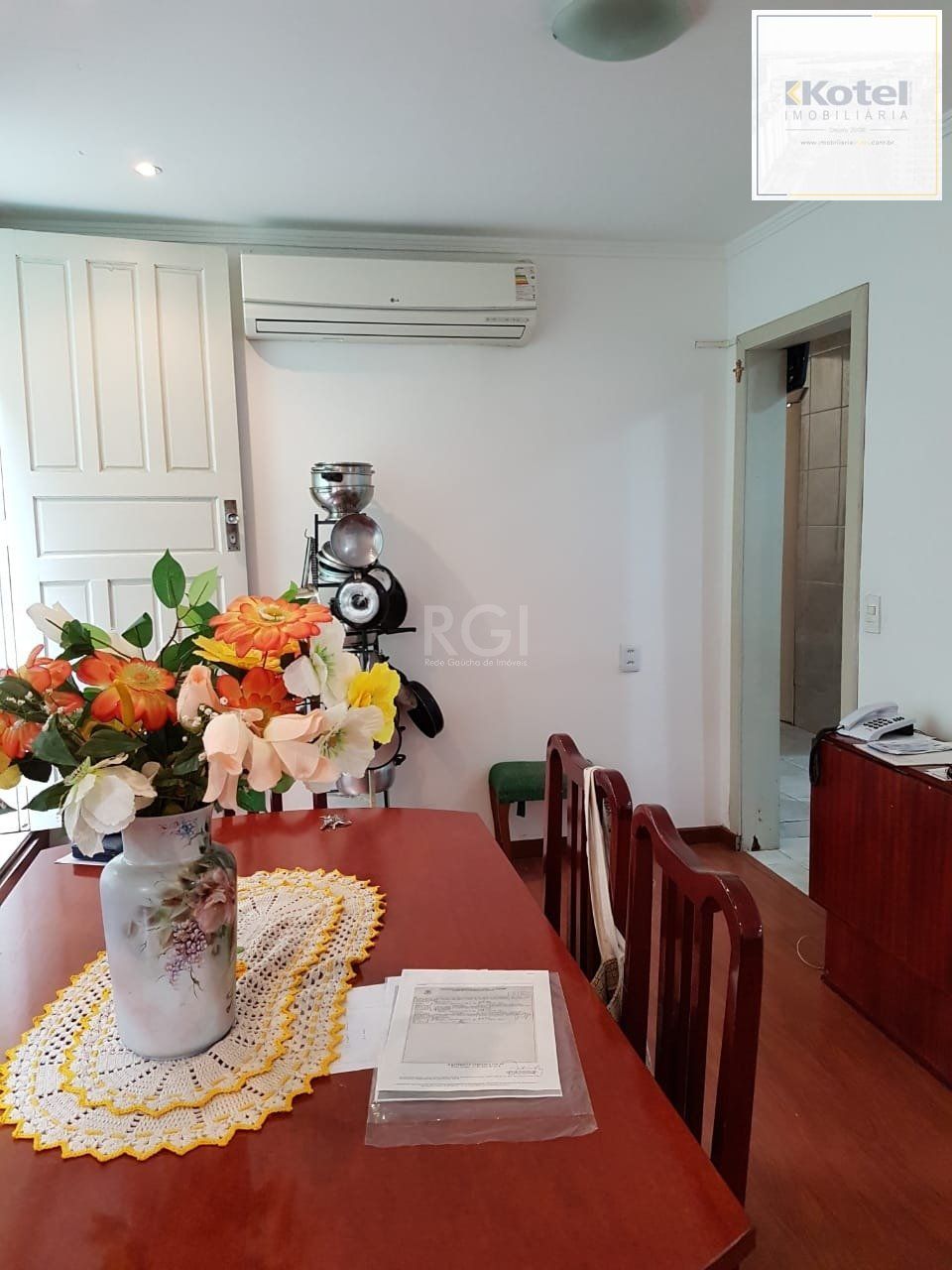 Casa para Venda - 250m², 5 dormitórios, 5 vagas - Jardim Botânico — foto 2