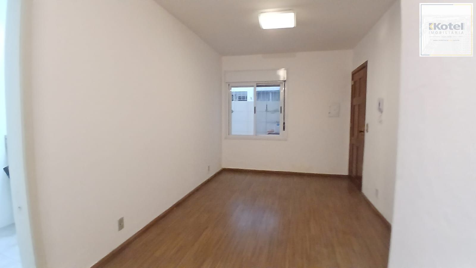 Apartamento de 02 dormitórios no bairro Jardim Botânico.