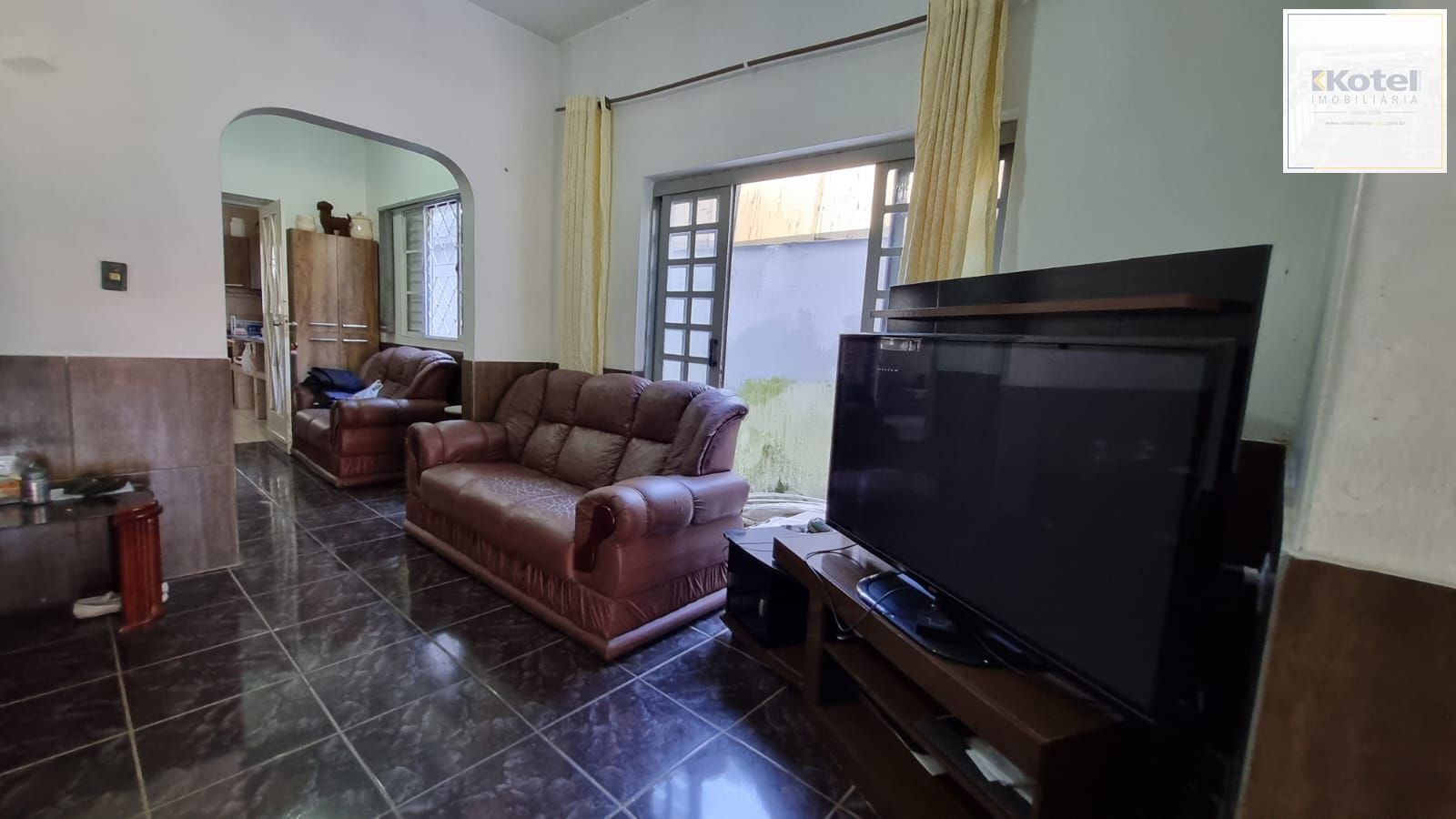 Casa Residencial de 2 pisos com  3 dormitórios , 2 banheiros + 1anexo com 2 aptos JKs , construído nos fundos do terreno no bairro Cidade Baixa/Azenha em Porto Alegre/RS. — foto 4