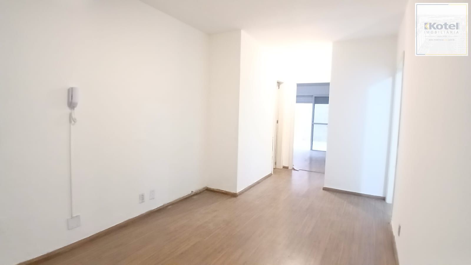 Apartamento de 02 dormitórios no bairro Jardim Botânico.