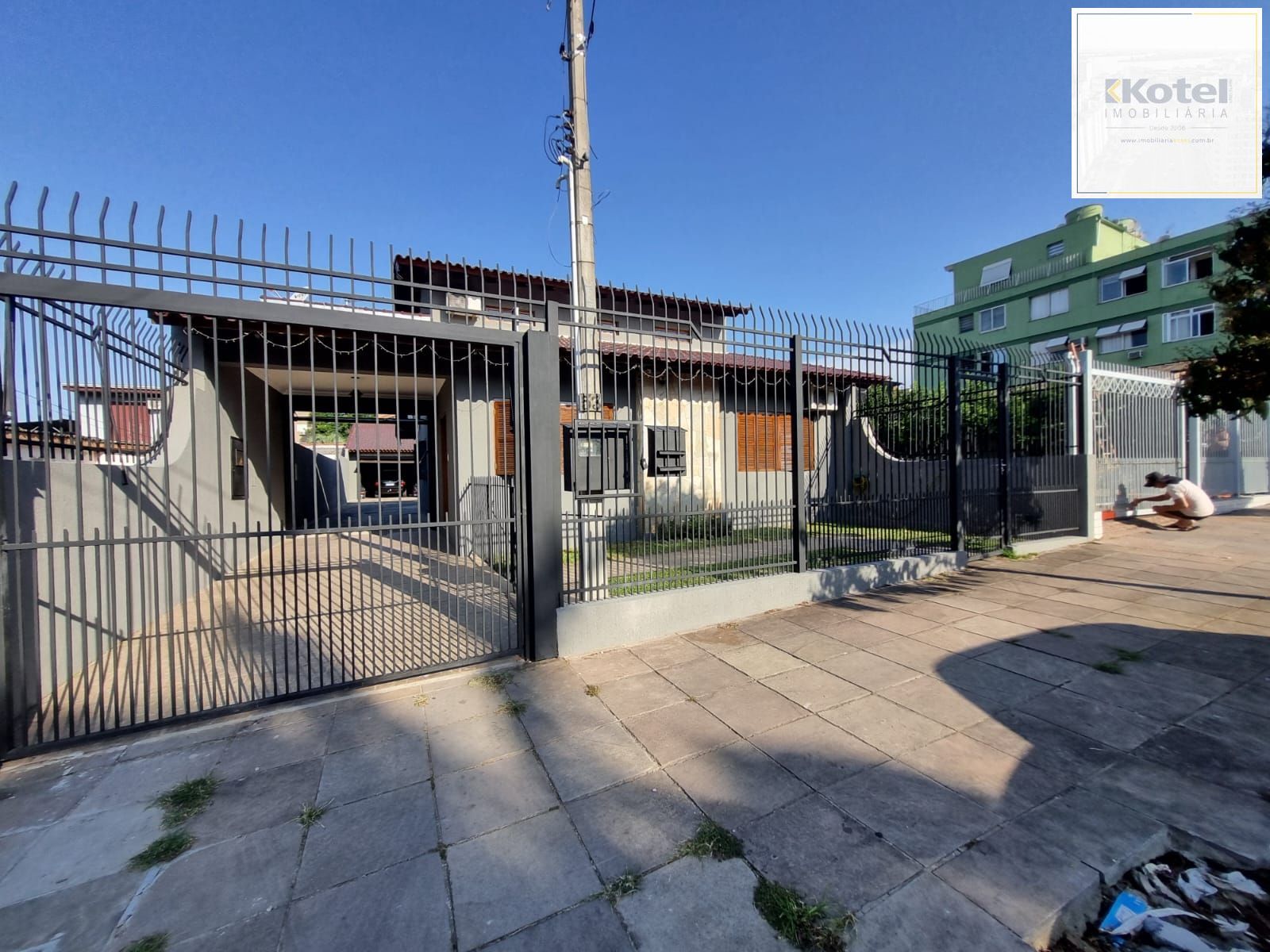 Casa para Venda - 177m², 4 dormitórios, sendo 1 suites, 2 vagas - Partenon — foto 2