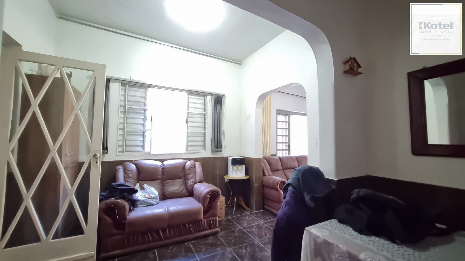 Casa Residencial de 2 pisos com  3 dormitórios , 2 banheiros + 1anexo com 2 aptos JKs , construído nos fundos do terreno no bairro Cidade Baixa/Azenha em Porto Alegre/RS. — foto 2
