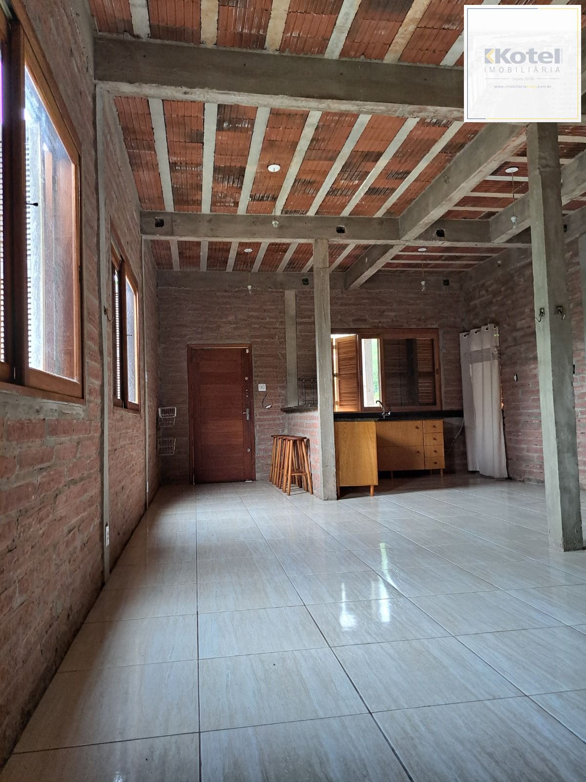 Sobrado 200m² privativos, 4 dormitórios 1 suíte e 2 vagas cobertas - Gravataí