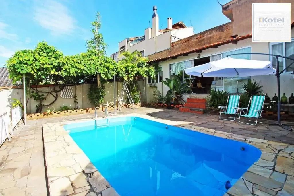 Sobrado com suíte, piscina e espaço gourmet no Jardim Sabará