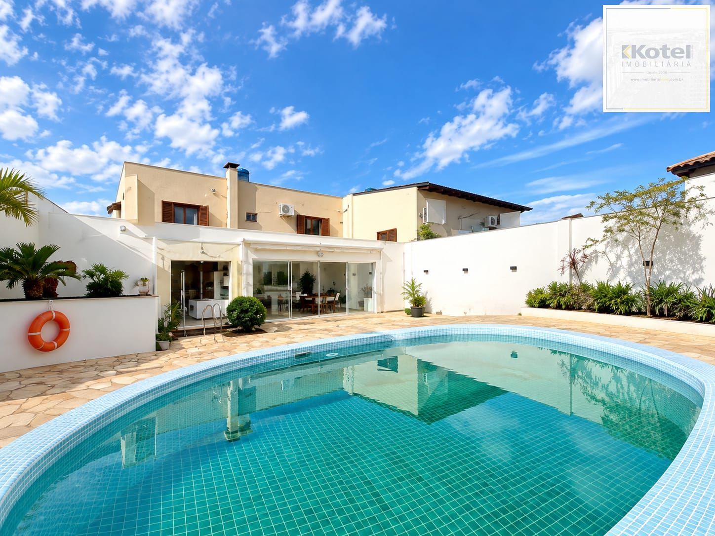 Casa ampla com 4 dormitórios, suíte e área de lazer- Passo da Areia