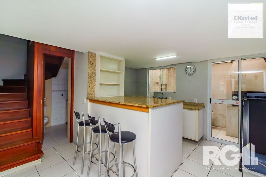 Casa em condomínio com 3 dormitórios, suíte, espaço gourmet.