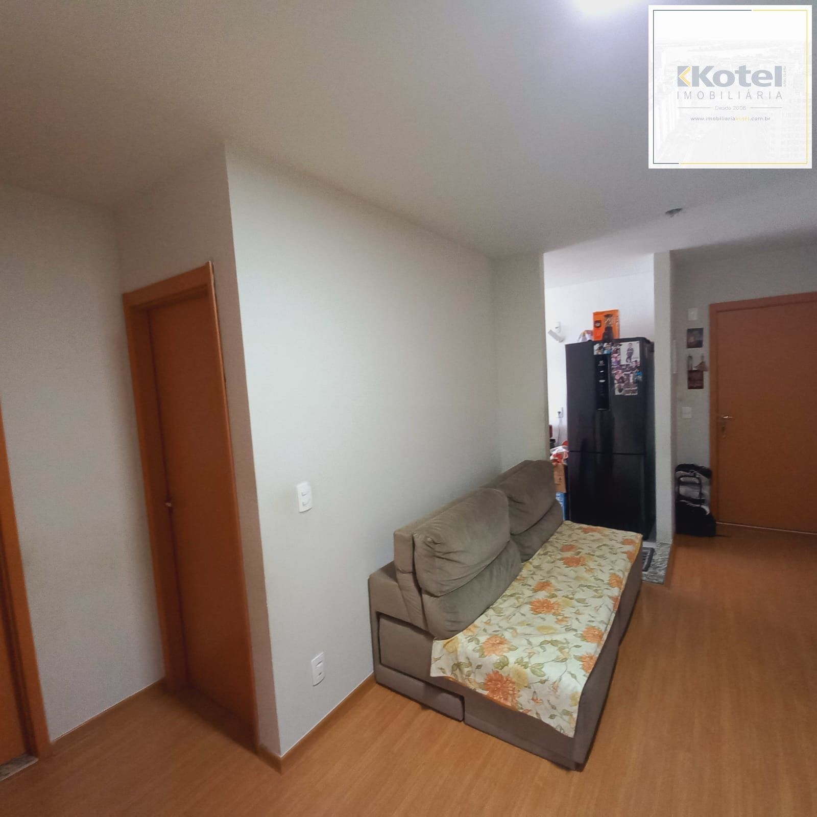 Apartamento 2 Dormitórios, sacada com churrasquieira, 1 vaga  Portaria 24h — foto 3