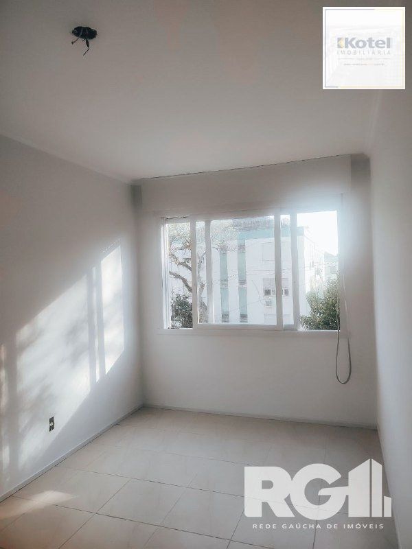 Apartamento reformado com 2 dormitórios 55m² privativos, com vaga no bairro Leopoldina — foto 2