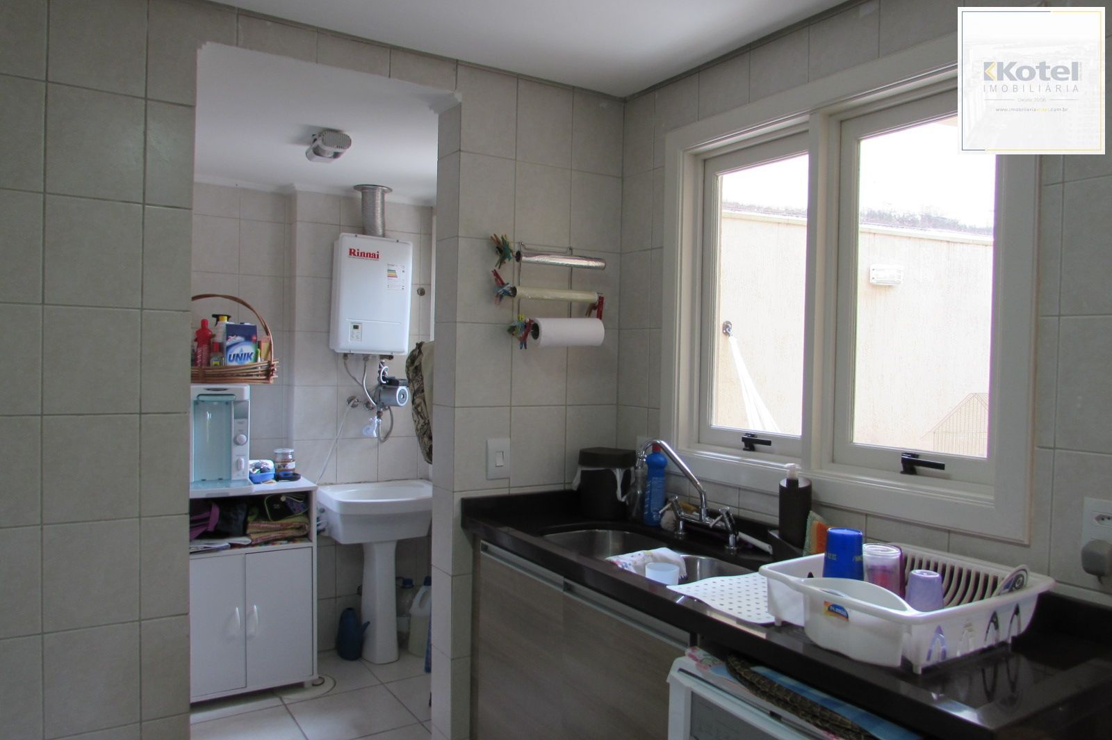 Casa em condomínio com 3 dormitórios, suíte e 2 vagas
