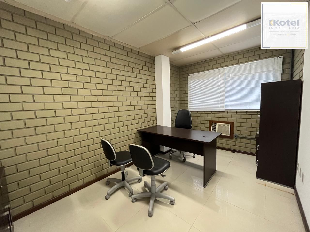 Prédio Comercial à venda com 5 salas, 400m², 6 vagas, Rua Laudelino Freire no bairro Sarandi em Porto Alegre