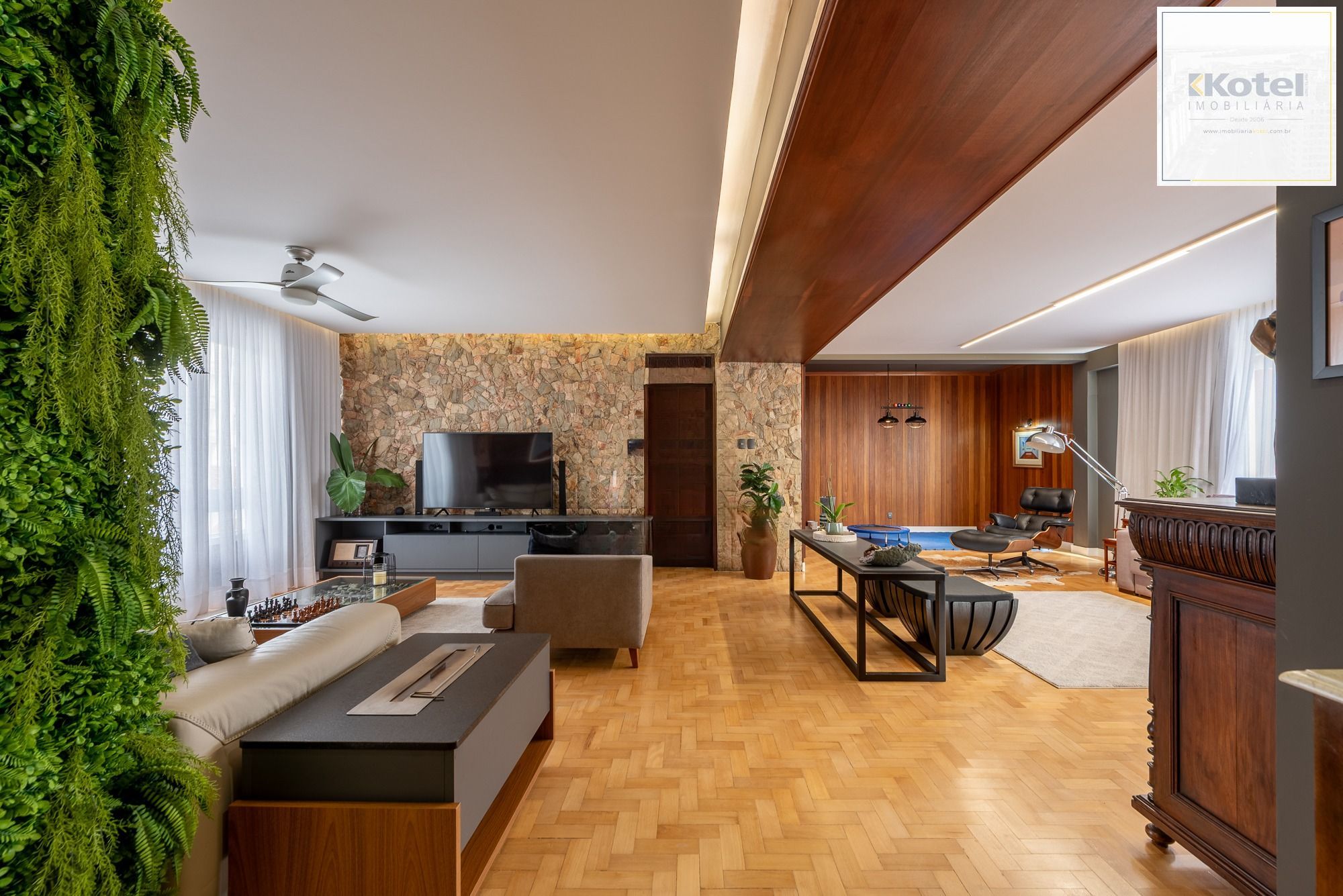 Apartamento com 295m² e 3 dormitórios, 1 suíte, 2 vagas individuais, no bairro Independência — foto 3