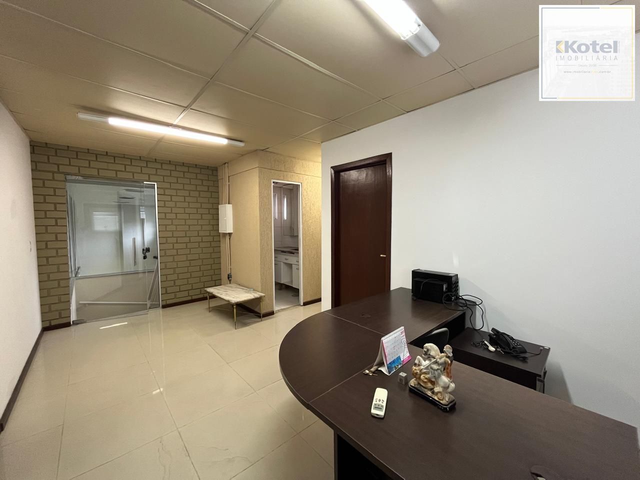 Prédio Comercial à venda com 5 salas, 400m², 6 vagas, Rua Laudelino Freire no bairro Sarandi em Porto Alegre