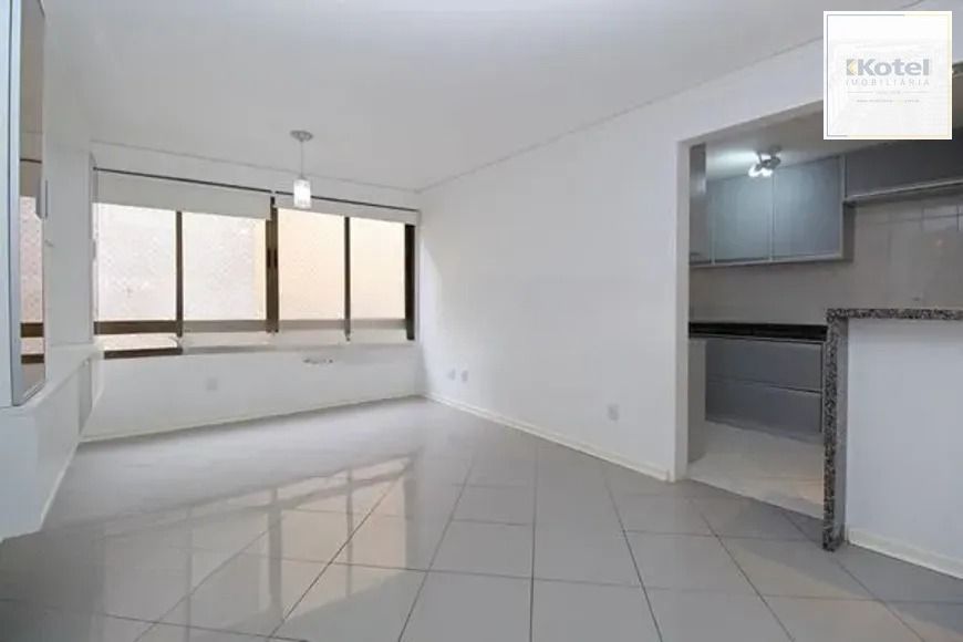 Apartamento com 2 dormitórios, suíte, churrasqueira e vaga de garagem. — foto 3