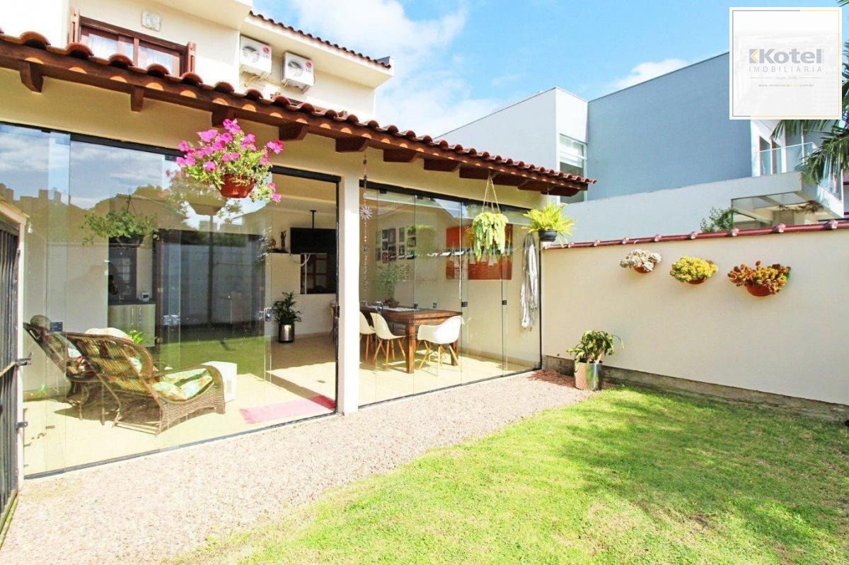 Casa Semimobiliada com 191m² em Condomínio