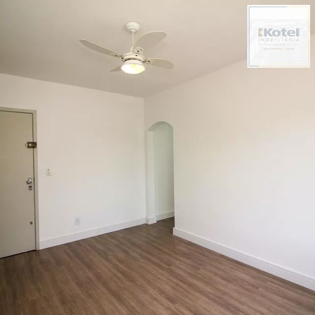 Apartamento com 2 dormitórios, banheiro auxiliar e 2 vagas cobertas. — foto 4