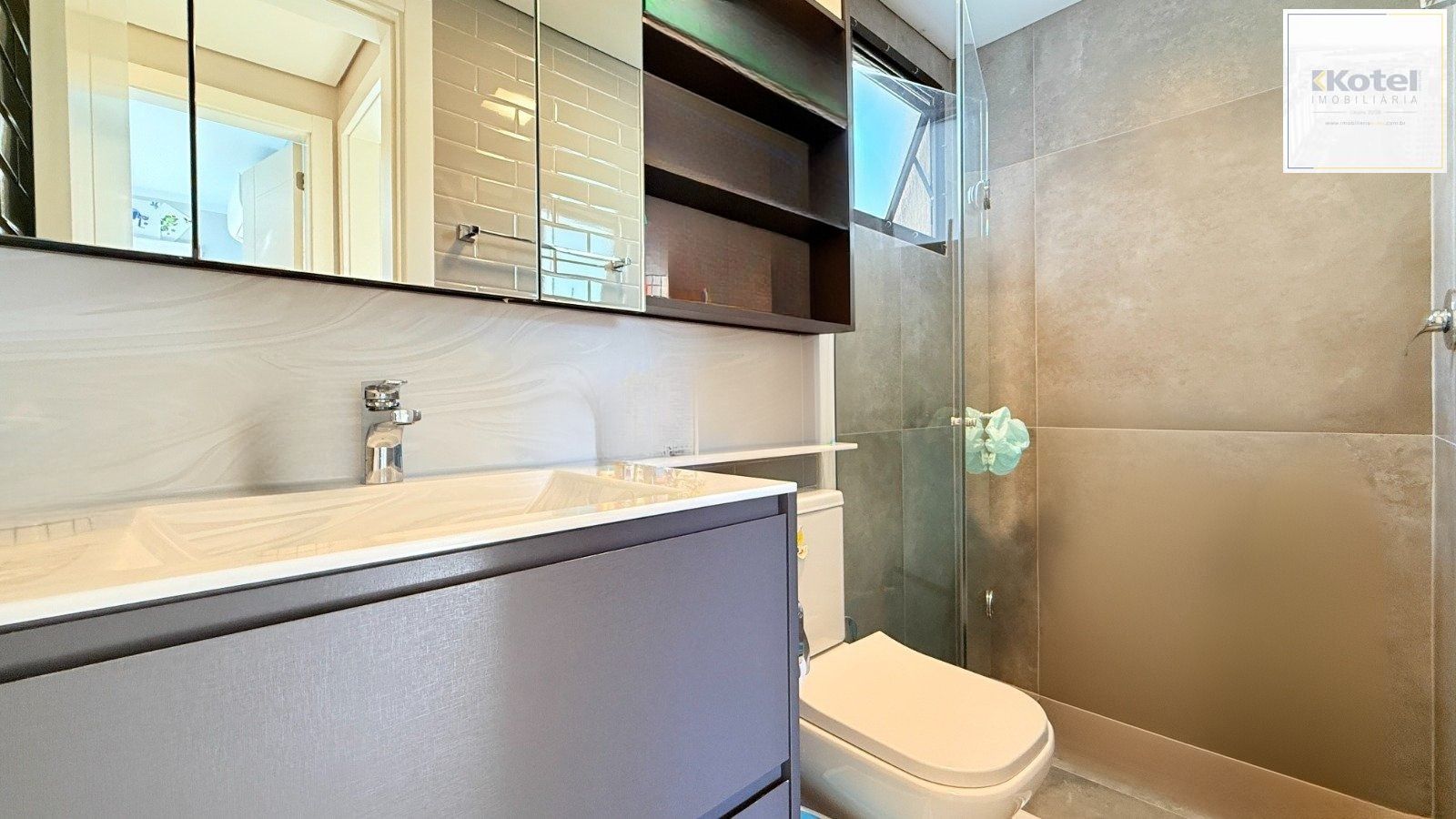 Apartamento semimobiliado com churrasqueira no Higienópolis