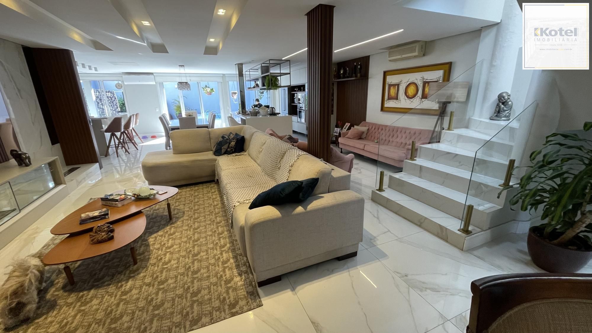 Casa com 3 dormitórios, suíte master, espaço gourmet e 4 vagas.