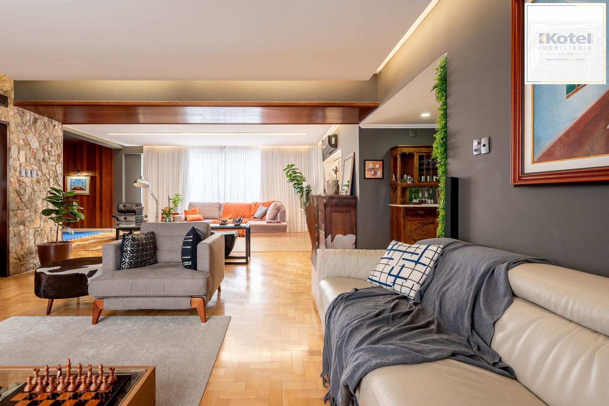 Apartamento com 295m² e 3 dormitórios, 1 suíte, 2 vagas individuais, no bairro Independência — foto 5