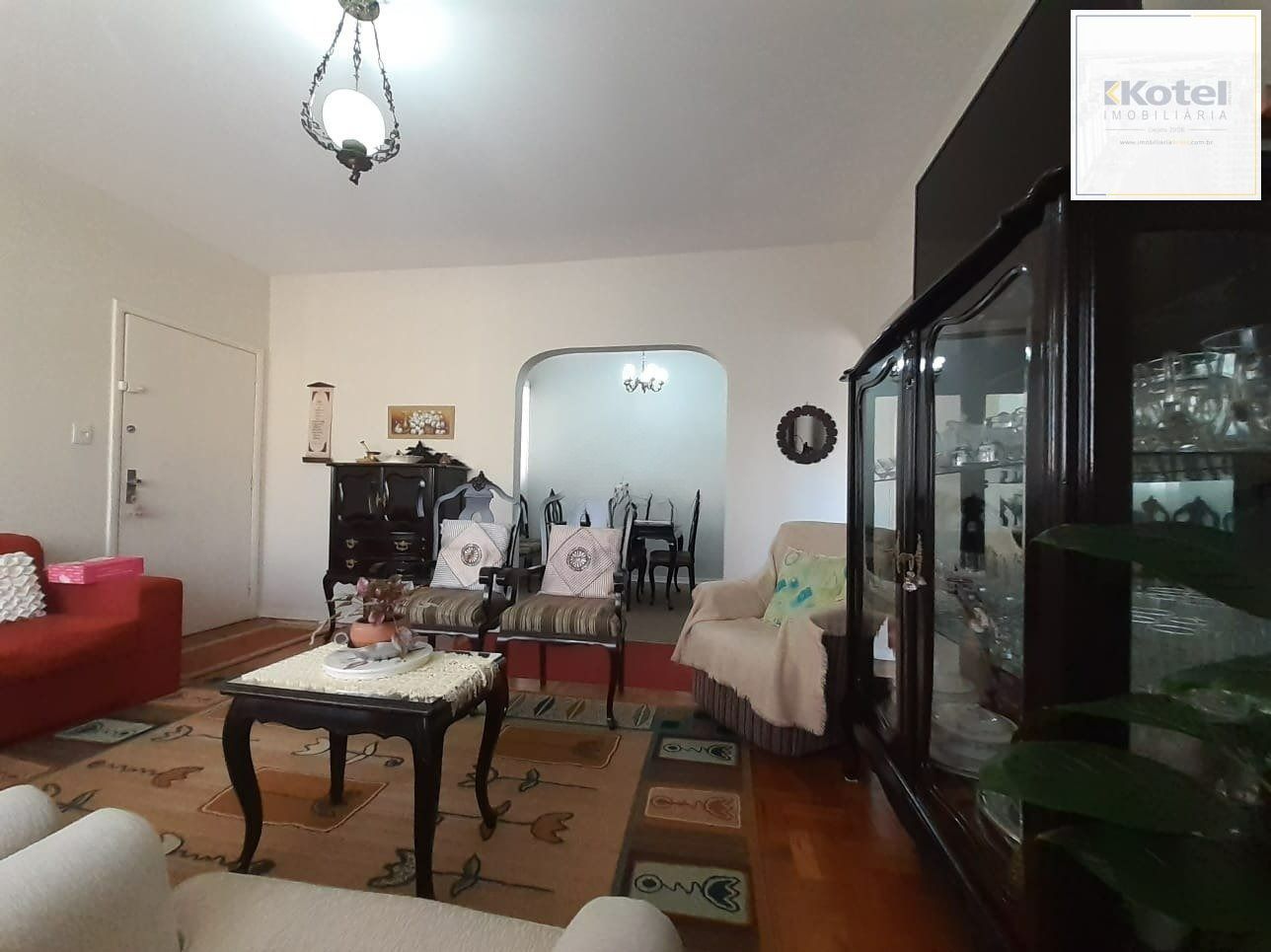 Apartamento com 3 dormitórios, living 2 ambientes, banheiro social, total de 109,57m² privativos, cozinha e área de serviço separadas. — foto 2
