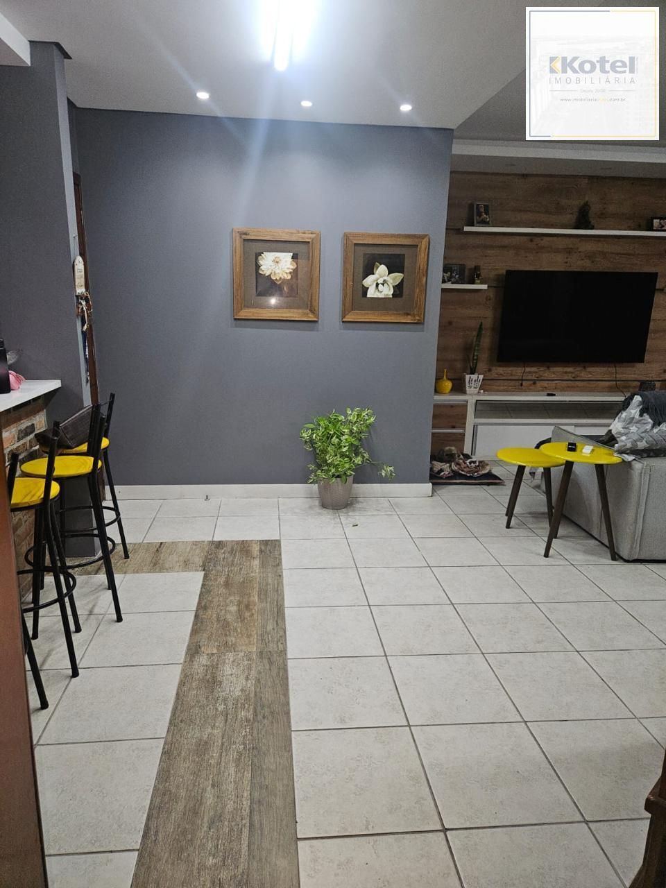 Amplo apartamento 2 dormitórios, suíte com closet, Avenida Brasil - Navegantes