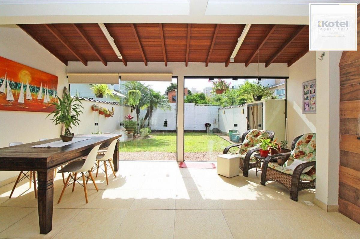 Casa Semimobiliada com 191m² em Condomínio