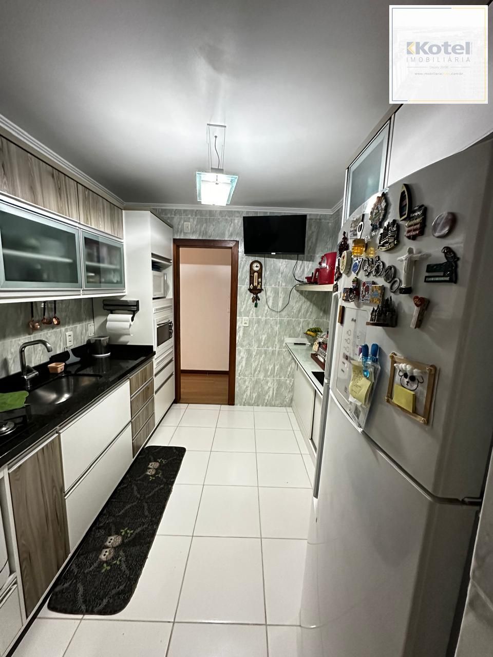 Apartamento 2 Dormitórios com Sacada e Vaga Coberta — foto 3