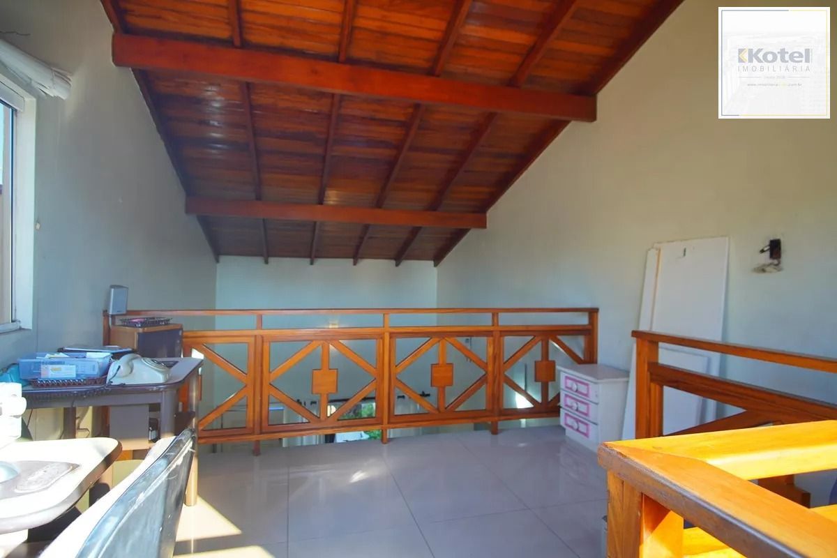 Casa Térrea com 5 dormitórios, Amplo Terreno de 300m² - Bairro Santa Rosa — foto 5