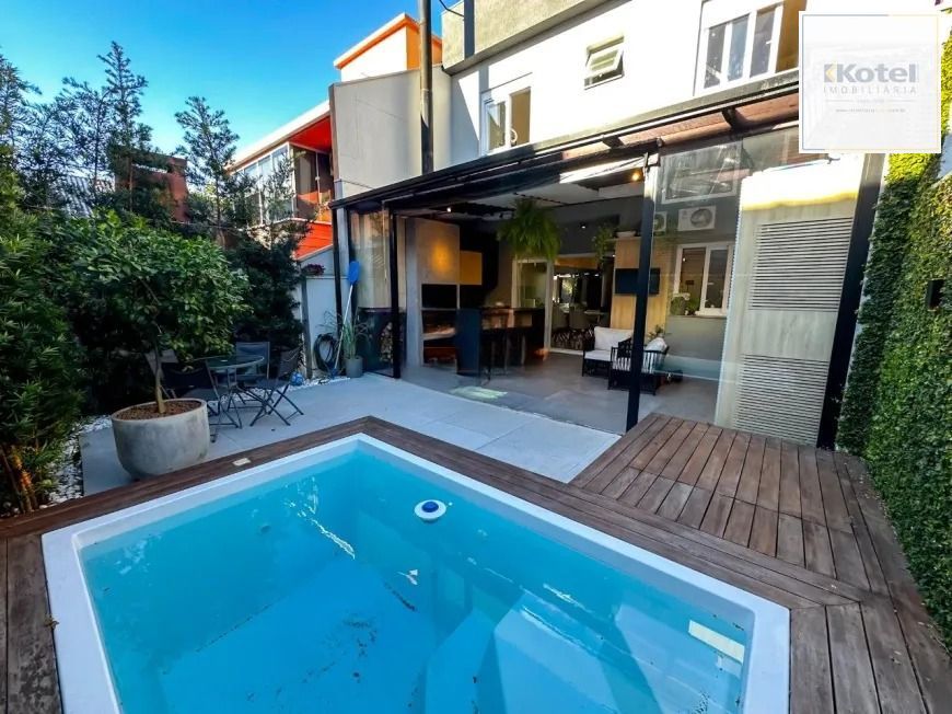 Casa de Condomínio com135m² patio com piscina - Passo das Pedras