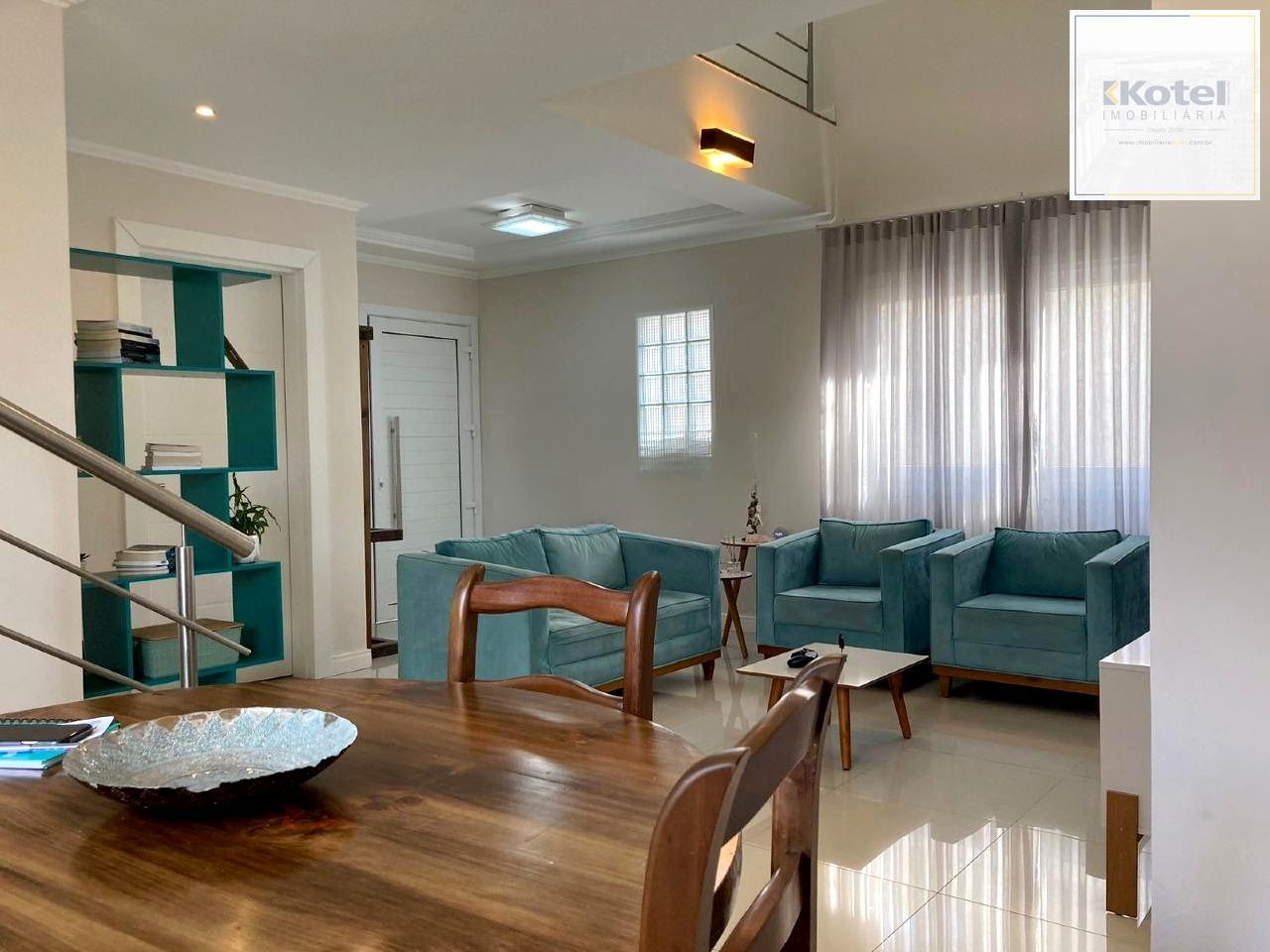 Casa/Sobrado Semimobiliado com 3 Dormitórios, Suíte e Amplo Pátio no Rio Branco