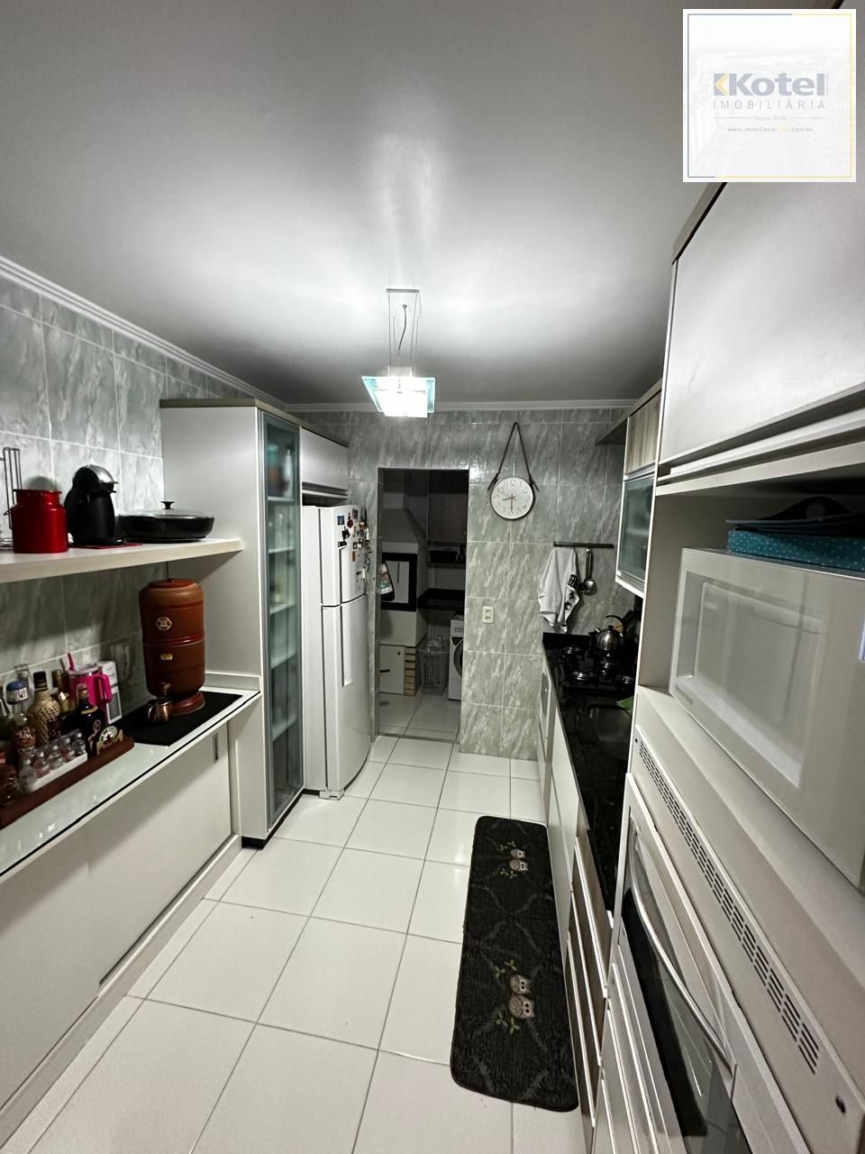 Apartamento 2 Dormitórios com Sacada e Vaga Coberta — foto 2