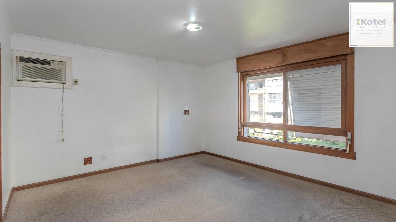 Apartamento semimobiliado de 140 m² privativos no bairro Mont'Serrat