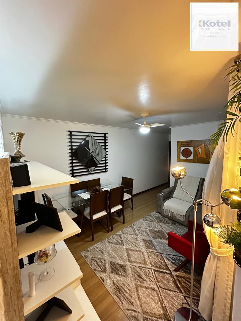 Apartamento 2 Dormitórios com Sacada e Vaga Coberta — foto 5