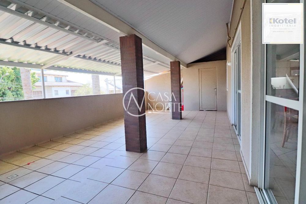 Casa em condomínio com 3 dormitórios e pátio – Jardim Lindóia
