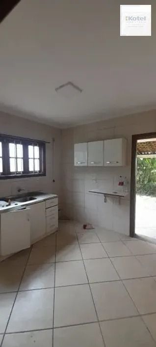 Casa térrea com 2 dormitórios, amplo pátio e 3 vagas. — foto 5