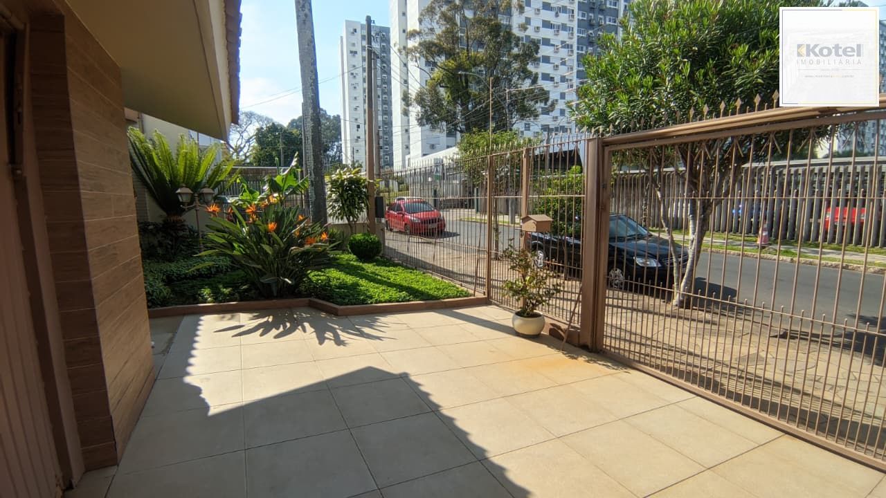 Casa com 3 Dormitórios, Suíte e 2 vagas de garagem no São Sebastião
