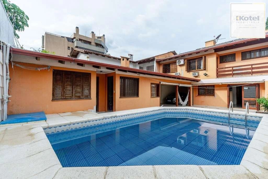 Casa 4 Dormitórios com Piscina no Jardim Lindóia
