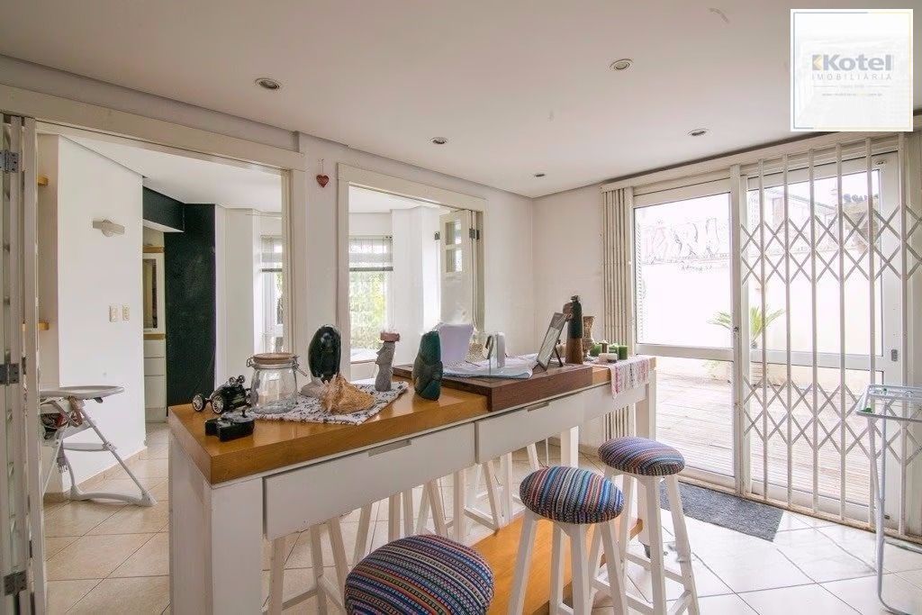 Casa de esquina com 6 dormitórios, 430m², piscina, 4 vagas — foto 4