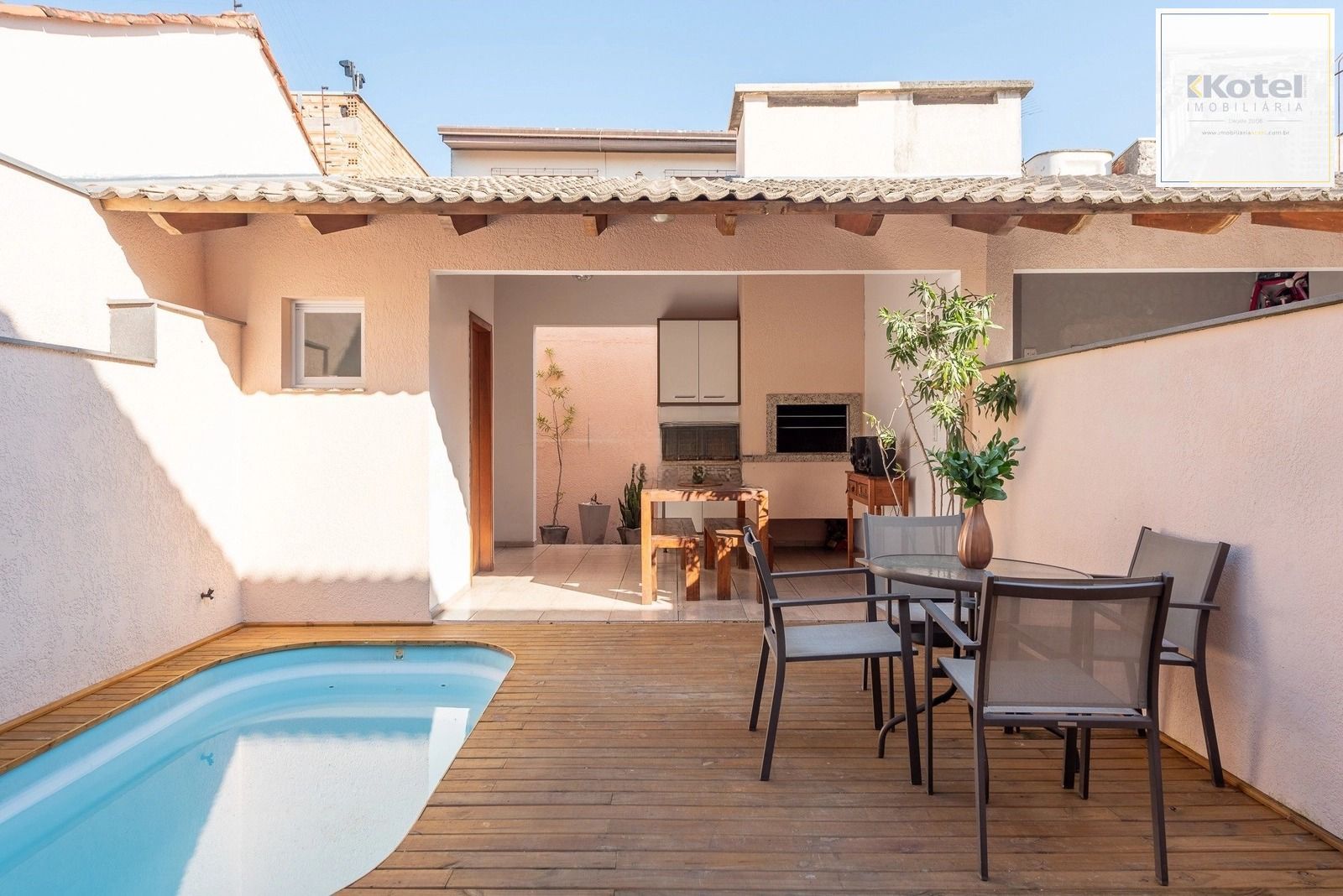 Sobrado moderno com 3 dor, suíte, piscina e espaço gourmet no Jardim Itu