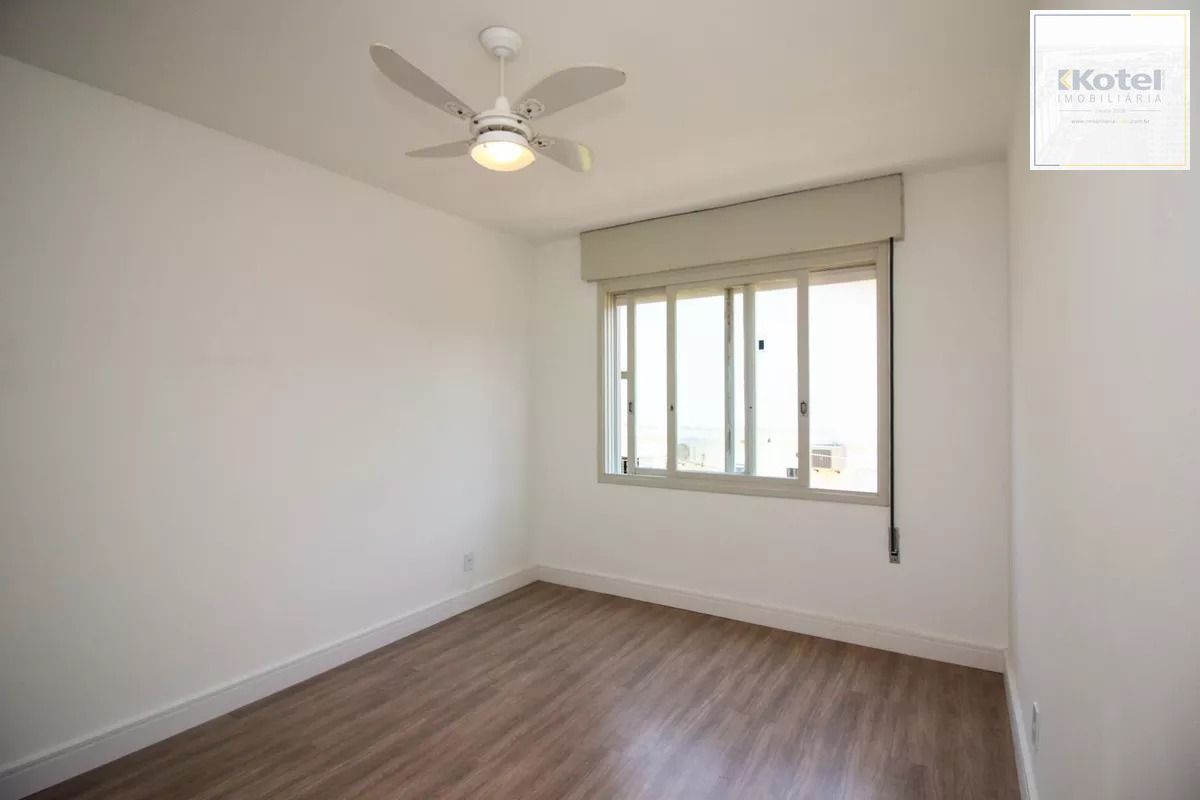 Apartamento com 2 dormitórios, banheiro auxiliar e 2 vagas cobertas. — foto 3
