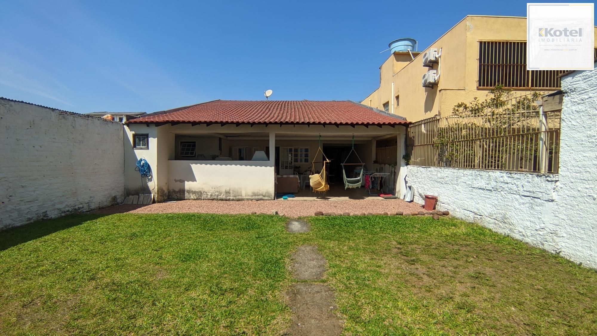 Casa com 3 suítes e pátio amplo no Jardim Planalto em Porto Alegre