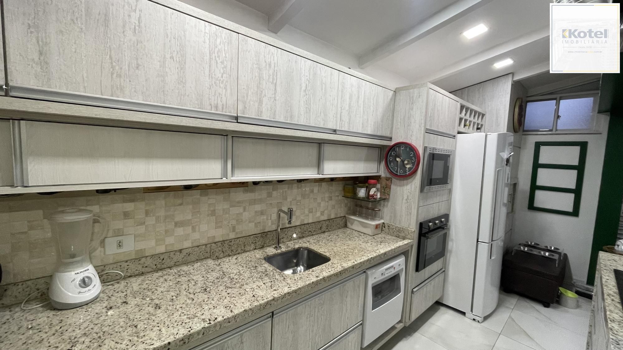 Casa em Condomínio à venda com 3 dormitório, suíte e infra completa.