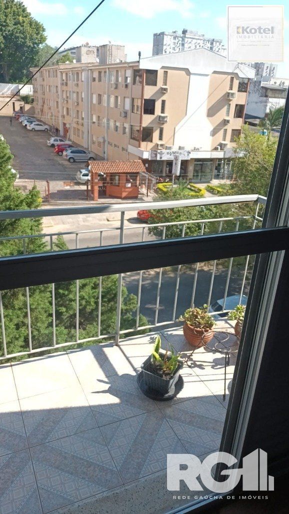 Apartamento com sacada 2 dorm na Avenida Engenheiro Francisco Rodolfo Simch - Sarandi — foto 2