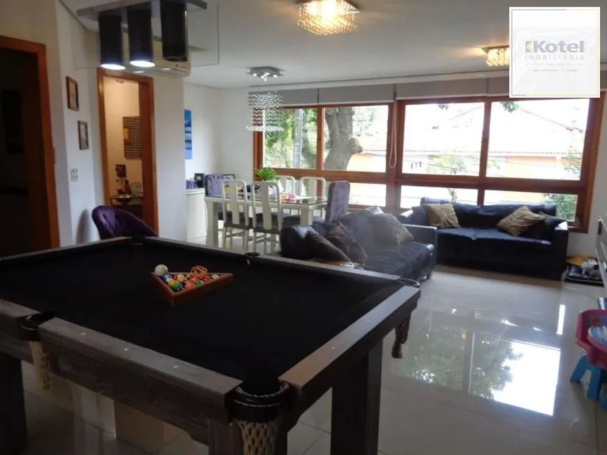Sobrado com 3 dormitórios, terraço e espaço gourmet no São Sebastião – POA