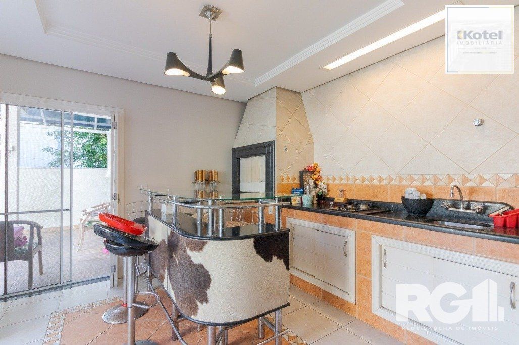 Casa em Condomínio com 3 Suítes, Espaço Gourmet e 5 Vagas de Garagem — foto 2