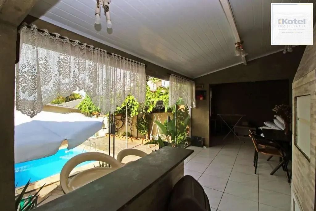 Sobrado com suíte, piscina e espaço gourmet no Jardim Sabará