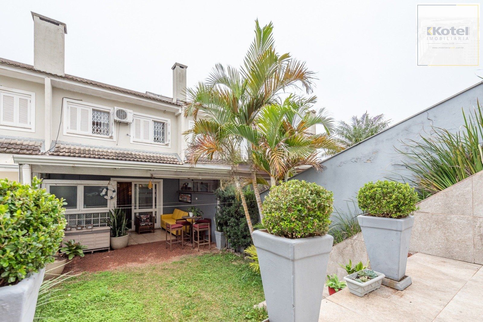 Casa com 3 dormitórios, suíte, pátio com spa, 3 vagas, Rua do Pampa - Ecoville — foto 3