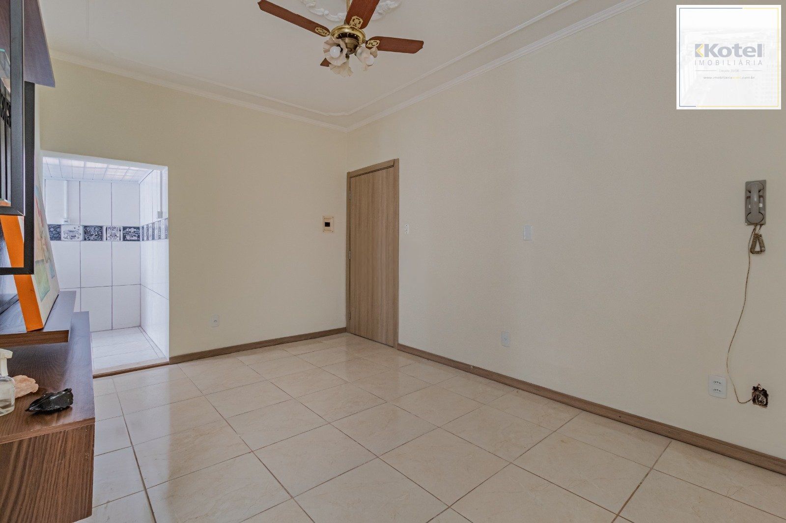 Térreo com pátio Semimobiliado, 2 Dormitórios, Próximo ao Praia de Belas