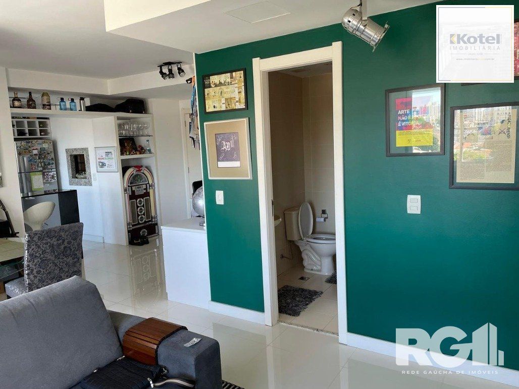 Apartamento à venda com 2 dormitórios transformado em 1 (facilmente reversível), suíte, com  69,04m², 2 vagas de garagem.
