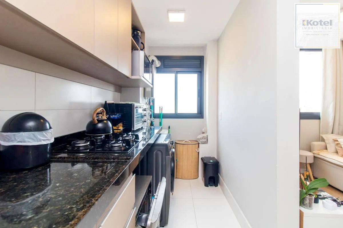 Apartamento, 2 Quartos Semimobiliado, churrasqueira, 1 vaga - Menino Deus