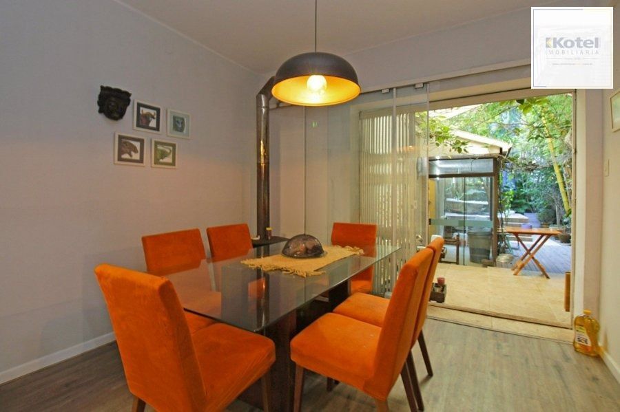 Casa 4 dormitórios, 220m² privativos,  RuaGeneral Couto de Magalhães